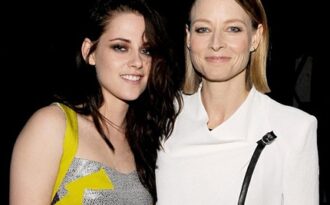 Jodie Foster động viên Kristen Stewart sau vụ “ngoại tình”