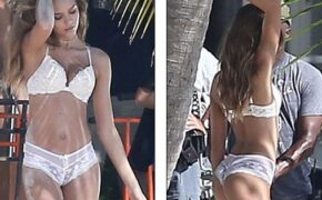 Dàn thiên thần nội y bốc lửa trên biển