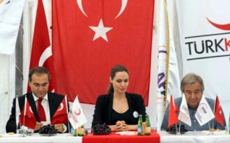 Angelina Jolie tới thăm người tị nạn Syria