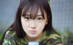 Nữ sinh TQ trong trang phục quân sự xinh đẹp gây sốt