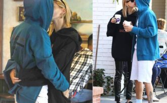 Justin Bieber “khóa môi” Hailey Baldwin trên phố