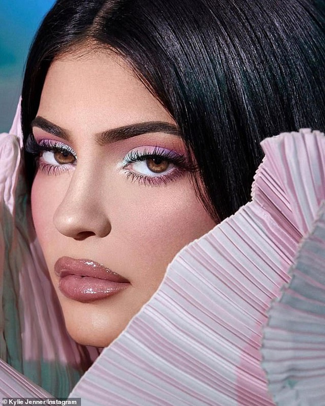 Kylie Jenner chia sẻ những bức ảnh yêu thích nhất năm 2019 - 5