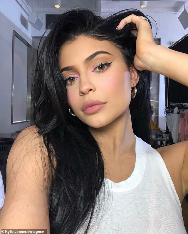 Kylie Jenner chia sẻ những bức ảnh yêu thích nhất năm 2019 - 7