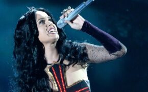 Katy Perry “nổi lửa” trên sân khấu Grammy