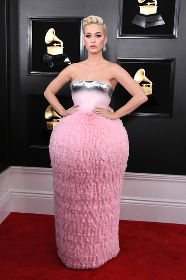 Người đẹp lộng lẫy váy áo trên thảm đỏ Grammy 2019 - 46