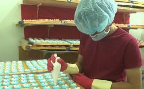 Chàng trai 23 tuổi bán kẹo que có doanh thu 5 tỷ/năm