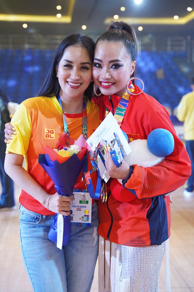 Khánh Thi khóc nức nở khi Phan Hiển giành Huy chương Vàng tại SEA Games 30 - 13