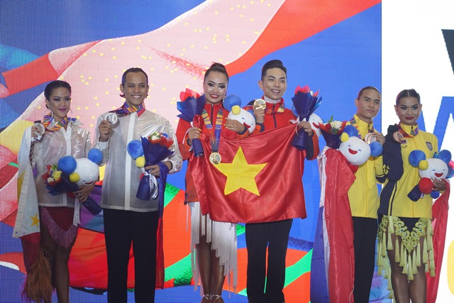 Khánh Thi khóc nức nở khi Phan Hiển giành Huy chương Vàng tại SEA Games 30 - 5