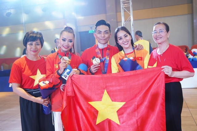 Khánh Thi khóc nức nở khi Phan Hiển giành Huy chương Vàng tại SEA Games 30 - 17