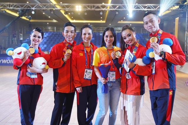 Khánh Thi khóc nức nở khi Phan Hiển giành Huy chương Vàng tại SEA Games 30 - 14