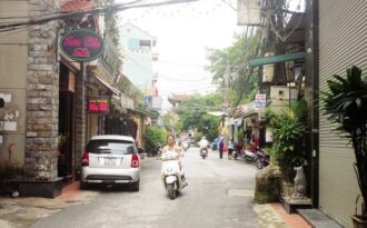 Khốn khổ nhà không số, phố lắm tên