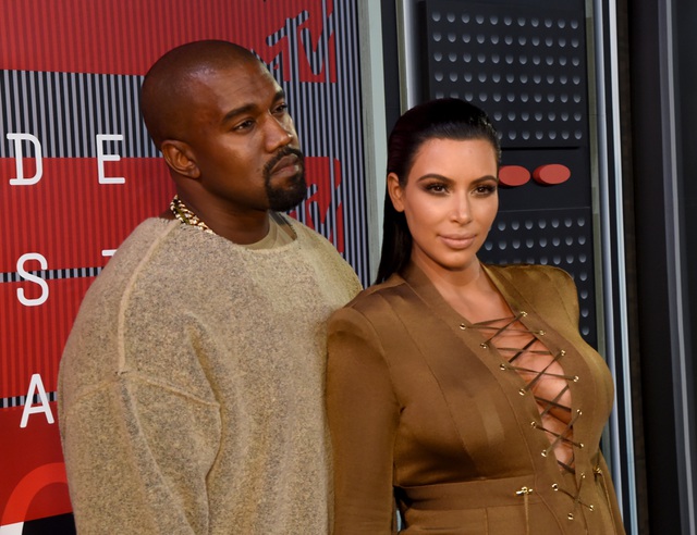  Kim Kardashian và Kanye West đang đối diện với bão tin đồn quanh cuộc hôn nhân của họ kể từ đám cưới năm 2014. 