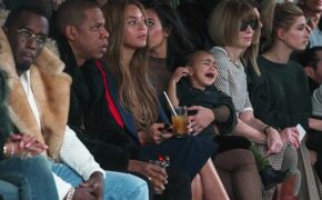 Con gái Kim Kardashian hoảng loạn trong show diễn của cha