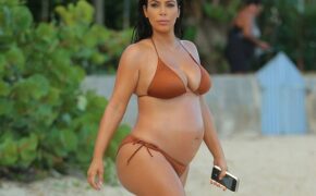 Cô Kim “siêu vòng 3” vừa sinh con trai