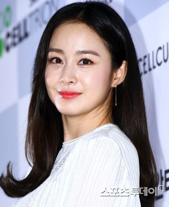 Kim Tae Hee đẹp xuất sắc sau khi sinh con gái đầu lòng - 8