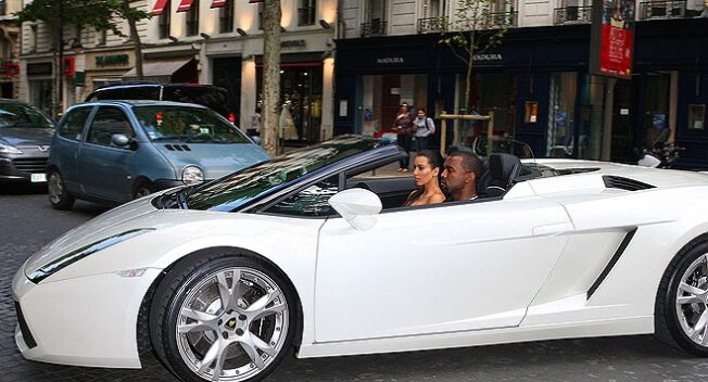 Kim Kardashian sở hữu nhiều ô tô xịn
