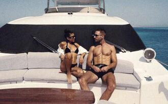 Kourtney Kardashian hạnh phúc bên bạn trai kém 15 tuổi