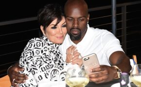 Mẹ cô Kim chia tay bạn trai kém 25 tuổi