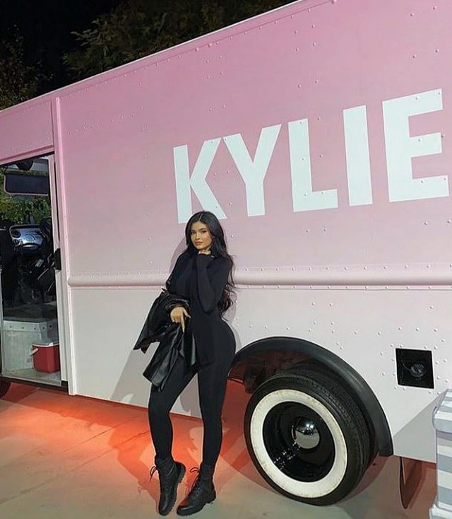 Kylie Jenner chia sẻ những bức ảnh yêu thích nhất năm 2019 - 10