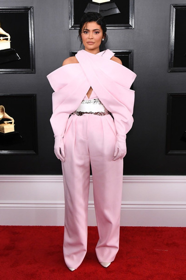 Người đẹp lộng lẫy váy áo trên thảm đỏ Grammy 2019 - 53