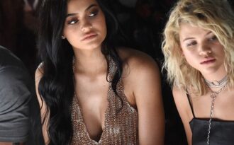 Kylie Jenner bốc lửa đi xem thời trang