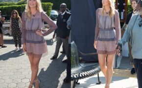 Maria Sharapova khoe chân dài quyến rũ