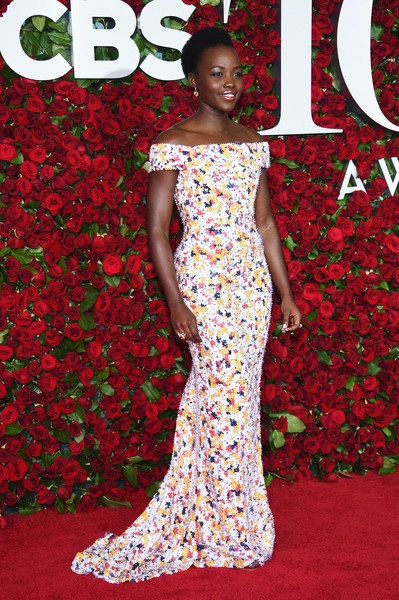  Lupita Nyongo rạng ngời dự tiệc hậu lễ trao giải Tony diễn ra tại khách sạn Plaza ở New York ngày 13/6 vừa qua 