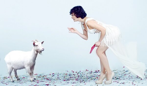 Lan Phương khoe vẻ gợi cảm đầu năm mới