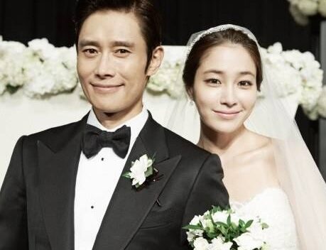 Lee Byung Heon đoàn tụ với vợ ở Mỹ sau scandal “tống tiền”