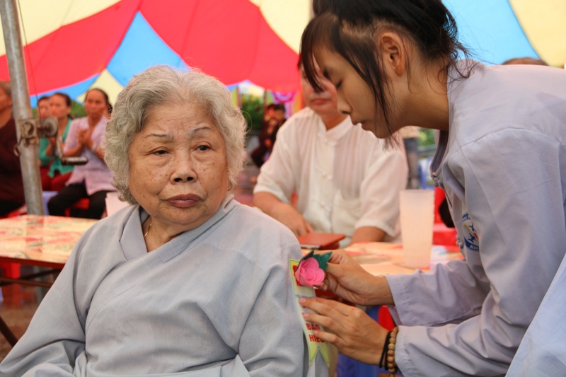 Lễ Vu lan tại chùa Yên Ninh, nơi nuội dạy hàng trăm đứa trẻ mồ côi, bị bỏ rơi.