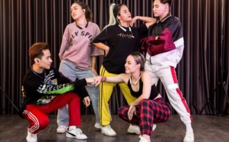 Lí do Hanoi X-Girls và “hot gymer” Tracy Lê ưa chuộng tai nghe Bluetooth