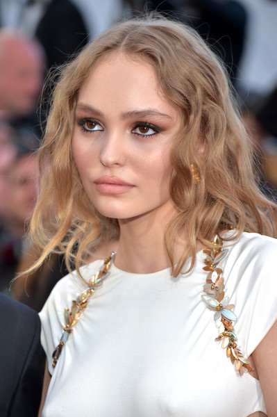  Lily-Rose Depp đang nối nghiệp bố mẹ làm diễn viên 