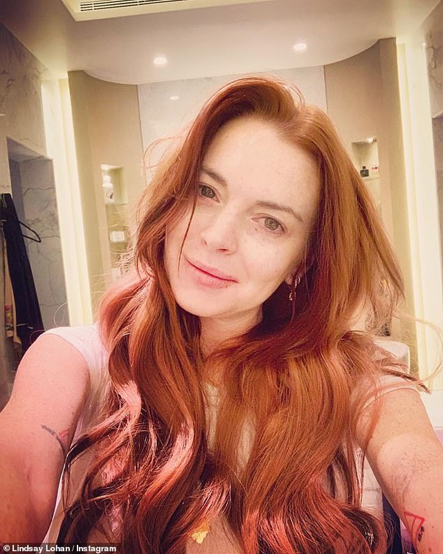 Lindsay Lohan tạo dáng như nàng tiên cá - 3