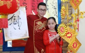 “Người tình trẻ” của Anh Thơ quay MV Tết với con gái nhỏ