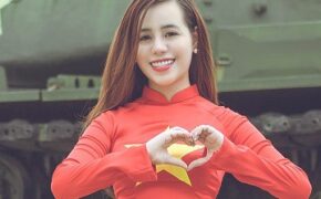 Nữ sinh Hà thành rạng rỡ trong tà áo dài cờ đỏ sao vàng