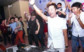 Bạn trẻ khối 12 Lomonoxop bùng nổ trong “đêm trước ngày chia tay”