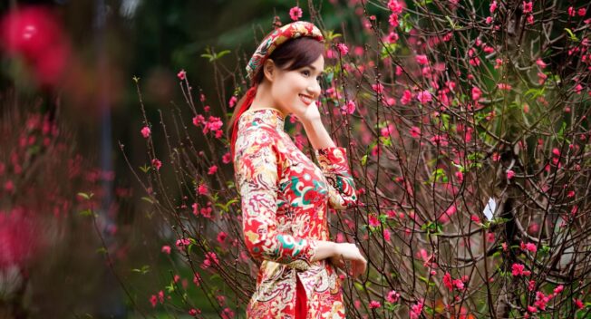 Lã Thanh Huyền đẹp ngỡ ngàng trong bộ ảnh du xuân sớm