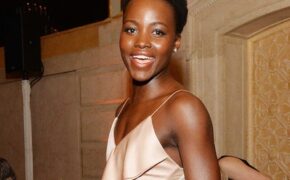 Làn da đen bóng khỏe khoắn của người đẹp nhất thế giới