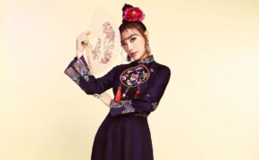 Lý San Nghi hóa “chị Hằng” kiều diễm