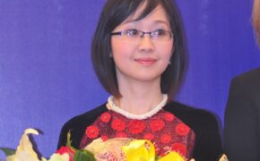 Nữ PGS.TS trẻ tuổi xinh đẹp nhận giải Thanh niên Pháp ngữ 2014