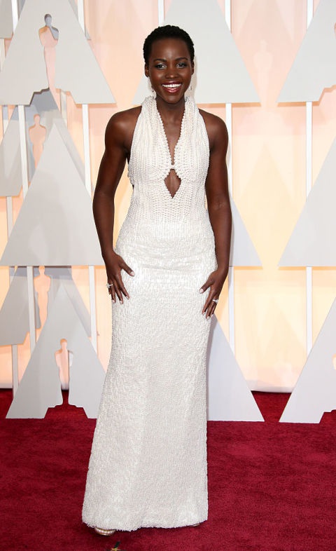  Sao phim 12 năm nô lệ Lupita Nyongo diện váy Calvin Klein giá 150 nghìn USD dự lễ trao giải Oscar năm 2015 