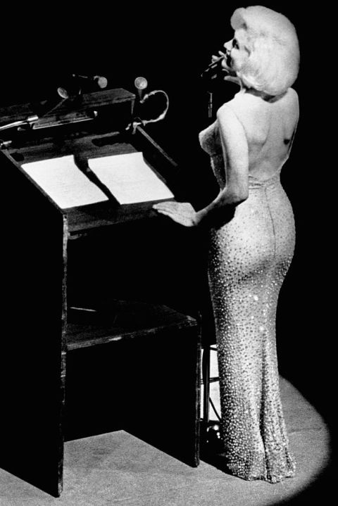  Chiếc váy minh tinh Marilyn Monroe từng mặc trong sự kiện hát mừng sinh nhật Tổng thống Mỹ John F. Kennedy năm 1961 được bán đấu giá với giá 1,3 triệu USD 