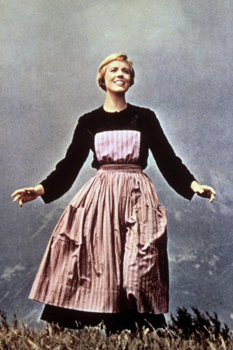  Chiếc váy mà Julie Andrews diện trong phim The Sound of Music (1965) bán được giá 1,56 triệu USD 