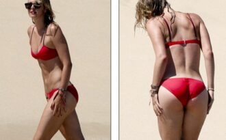 Maria Sharapova bốc lửa với áo tắm hai mảnh