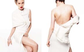 Siêu mẫu gợi cảm với màu trắng