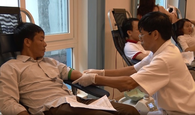 Quảng Bình:  Hơn 600 cán bộ, đoàn viên thanh niên tham gia hiến máu cứu người - 2
