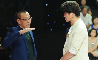 MC Lại Văn Sâm đồng cảm tuổi thơ nghèo trong đôi quang gánh mẹ của Vũ Mạnh Cường