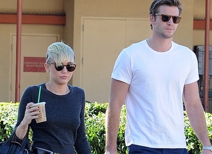 Miley Cyrus nỗ lực “níu chân” chồng sắp cưới