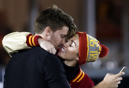 Miley Cyrus và Patrick Schwarzenegger, con trai của nam diễn viên