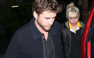 Miley Cyrus nối lại tình xưa với bồ đẹp trai